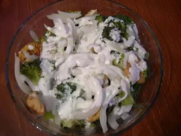 Tarif Brokoli̇ salatasi