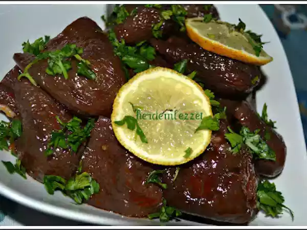 Tarif Zeyti̇nyağli kuru patlican dolmasi