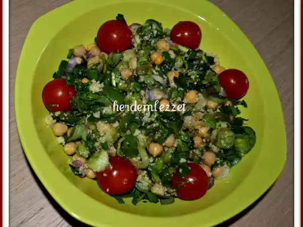 Tarif Nohutlu semi̇zotu salatasi