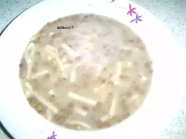 Tarif Erişteli yeşil mercimek çorbası