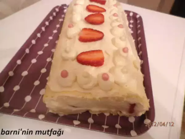 Tarif Çilekli rulo pasta