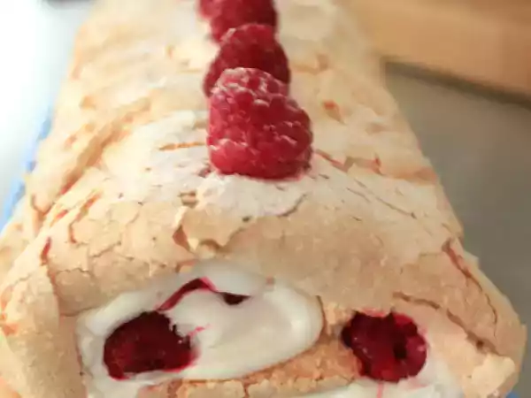 Tarif Böğürtlenli beze rulosu