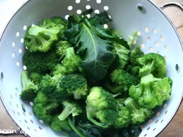 Tarif Domates soslu brokoli....