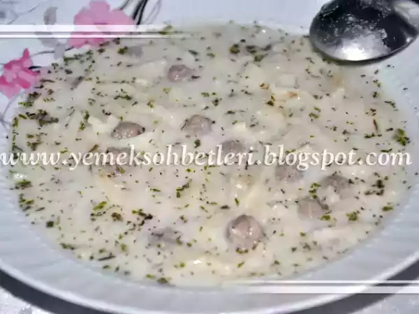Tarif Köfteli erişte çorbası...