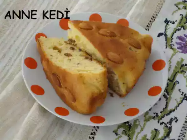 Tarif Bademli portakallı üzümlü kek