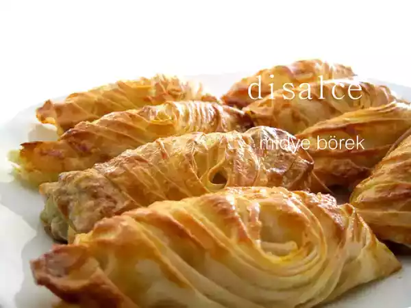 Tarif Mi̇dye börek-porsi̇yonluk büzgülü börek