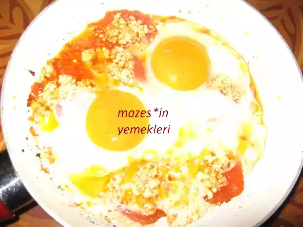 Tarif Domates yatağında yumurta