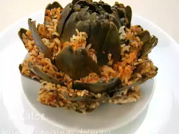 Tarif Kiymali zeyti̇nyağli engi̇nar dolmasi