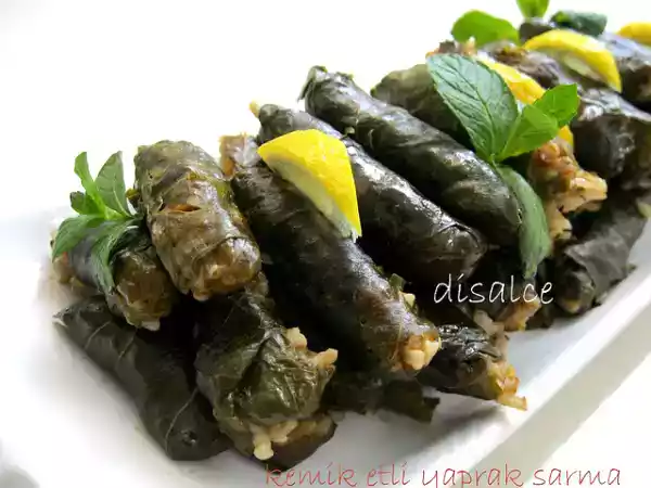 Tarif Kemi̇k etli̇ yaprak sarmasi