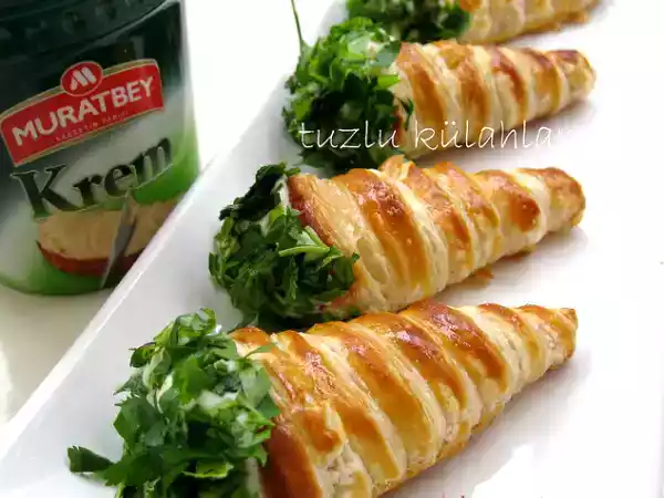 Tarif Patatesli̇, peyni̇rli̇ mi̇lföy külahlar