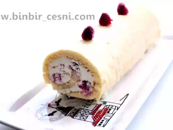 Tarif Beyaz çikolata mousse ve ahududulu rulo pasta