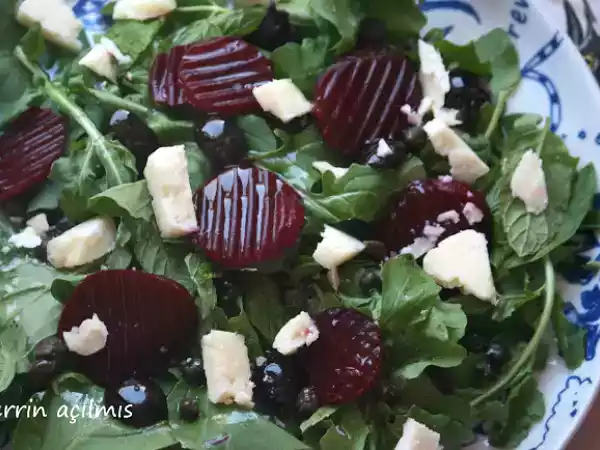 Tarif Tulum peynirli roka salatası......