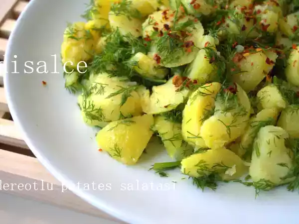 Tarif Mi̇krodalgada patates közlemesi̇ ve dereotlu patates salatasi