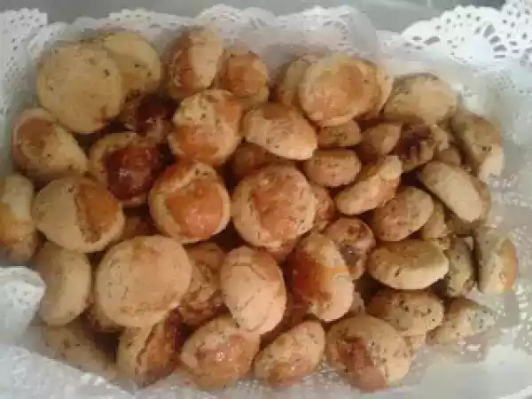 Tarif Çörek otlu mi̇ni̇k kurabi̇yeler