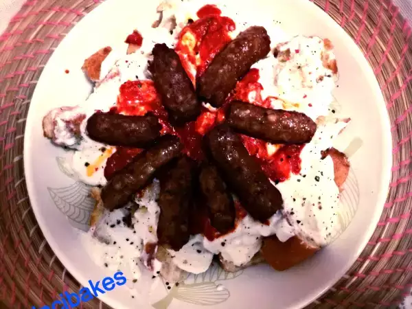 Tarif İnegöl köfteli̇ yoğurtlu kebap
