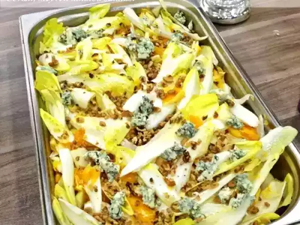 Tarif Cevi̇zli̇, meyveli̇ hi̇ndi̇ba salatasi