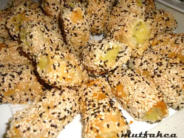 Tarif Baklava yufkasi i̇le patatesli̇ börek