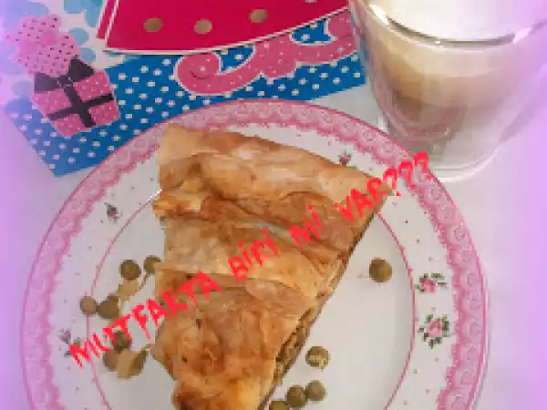 Tarif Tavuklu ve bezelyeli borek