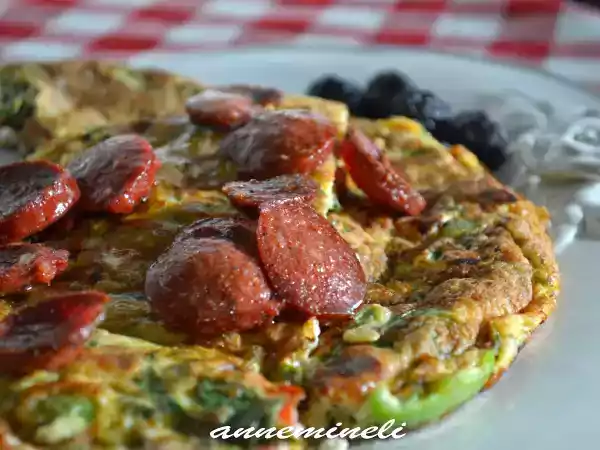 Tarif Sebzeli̇ sucuklu omlet
