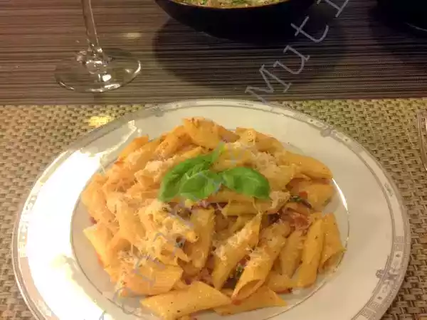 Tarif 14 şubat - penne arabiata ve ispanaklı mantarlı dip sos