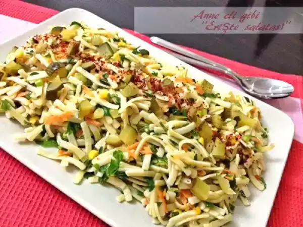 Tarif Eri̇şte salatasi