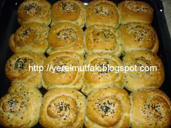 Tarif Yi̇ne bi̇r antakya klasi̇ği̇ külçe ( rezeneli̇ börek)
