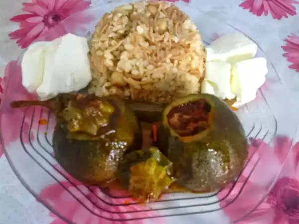 Tarif Kuzu etli̇ tombul kabak dolmasi (süs kabaği dolmasi)