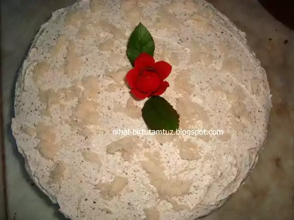 Tarif Keçiboynuzu unlu kremalı pasta