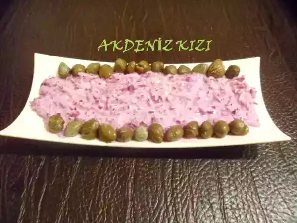 Tarif Mor lahana salatası