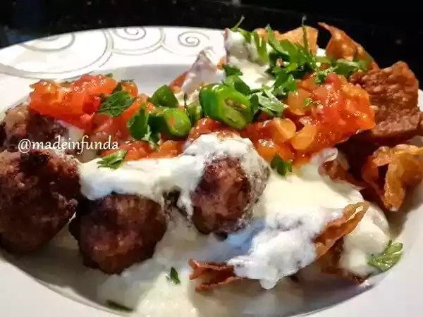 Tarif Yufka yatağinda yoğurtlu top köfte