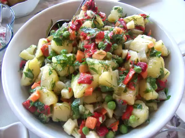 Tarif Garnitürlü patetes salatası