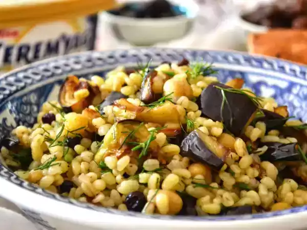 Tarif Patlicanli nohutlu bulgur pi̇lavi