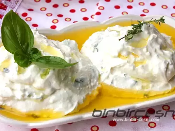 Tarif Kahvaltılık çeşnili (fesleğen ve kekik) süzme yoğurt