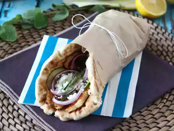Tarif Hellimli gyros, yunan sandviçinin vejetaryen versiyonu!