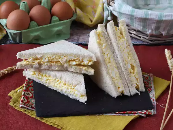 Tarif Tamago sando: konbini'de bulunan ünlü japon yumurtalı sandviçi!