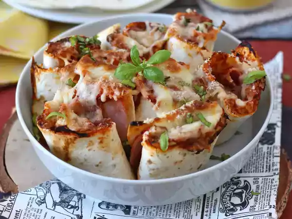 Tarif Tortilla ile ne yapmalı pizza tadında, paylaşmak için gurme bir yemek!