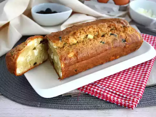 Tarif Siyah zeytinli ve beyaz peynirli kek