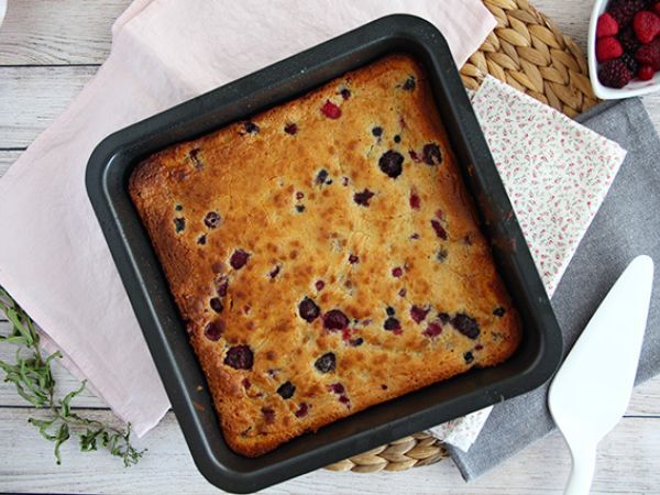 Tarif Beyaz çikolatalı ve kırmızı meyveli brownie (blondie)
