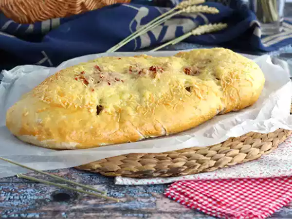 Tarif Pastırmalı ve soğanlı fougasse