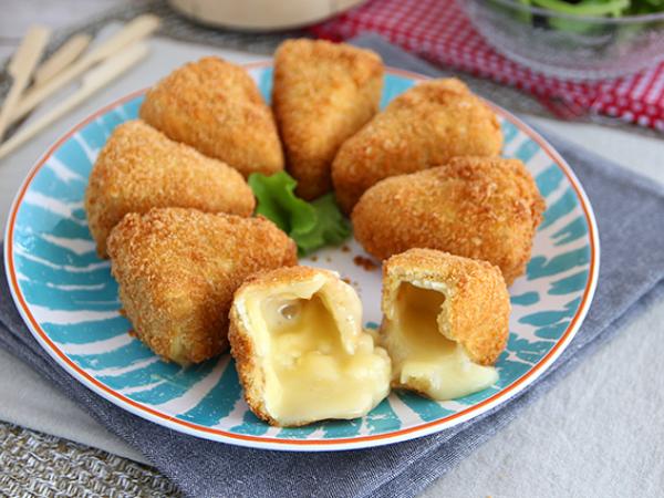 Tarif Ekmekli camembert, eriyen ve çıtır çıtır