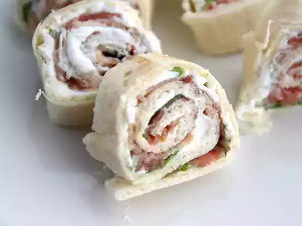 Tarif Kürlenmiş jambon ve roka ile aperatif dürümler