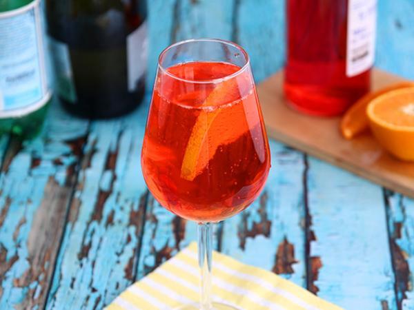 Tarif Spritz, aperol ile hazırlanan ünlü i̇talyan kokteyli