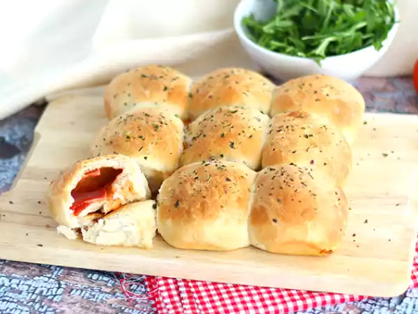 Tarif Jambon ve peynir dolgulu pizza çörekleri