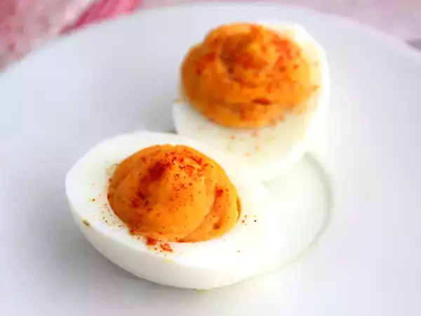 Tarif Kırmızı biberli yumurta