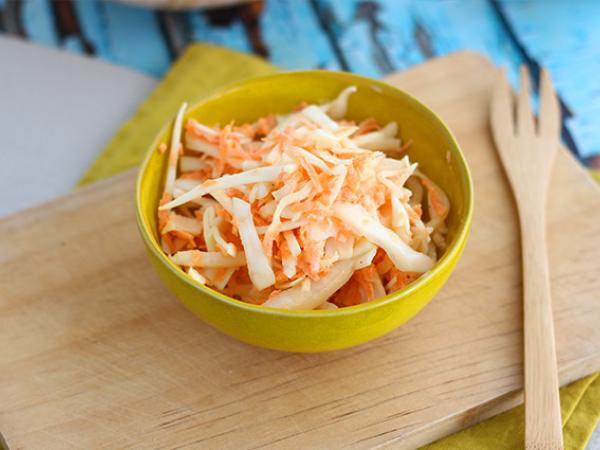 Tarif Amerikan usulü coleslaw (lahana ve havuç salatası)