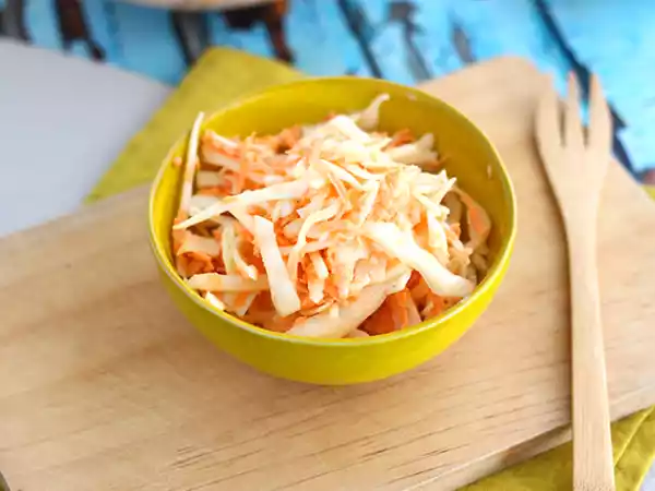 Tarif Amerikan usulü coleslaw (lahana ve havuç salatası)