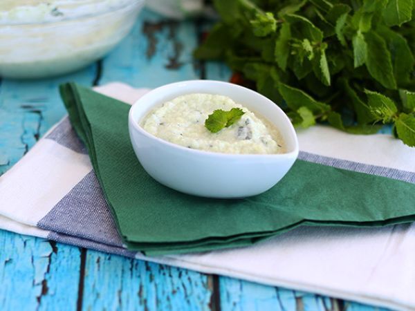 Tarif Tzatziki, yunan salatalık ve yoğurt sosu