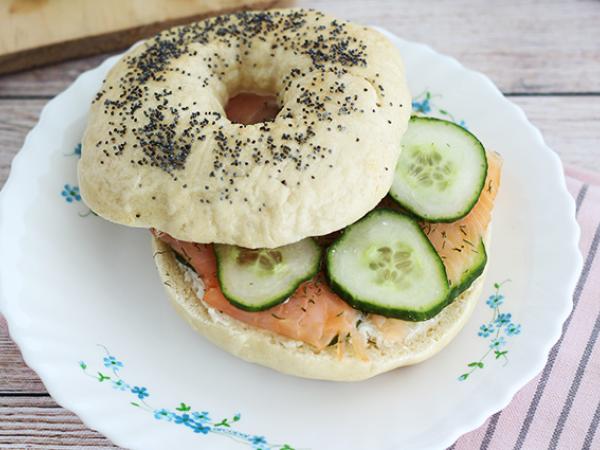 Tarif Somonlu simit, salatalık ve fromage frais