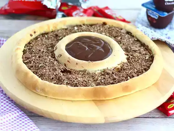 Tarif Kit kat ve yoğurtlu pizza çikolatalı danette