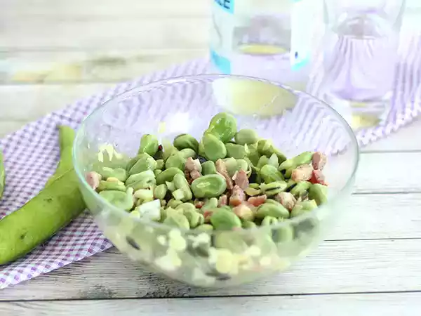 Tarif Pastırmalı bakla salatası